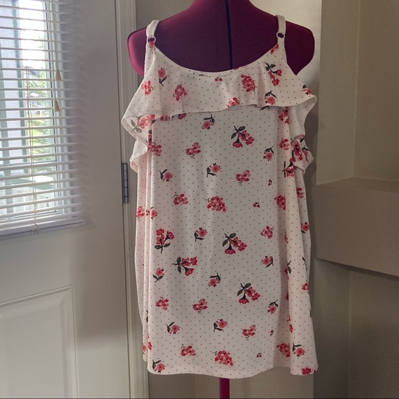 Lily Morgan women half white with red flowers sleeveless top. Size 3X. Used - Picture 4 of 7